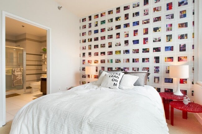 63 E Lake Apartments, habitación con baño privado