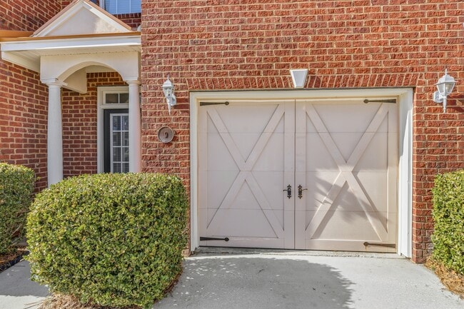 Photo - 777 King George Blvd