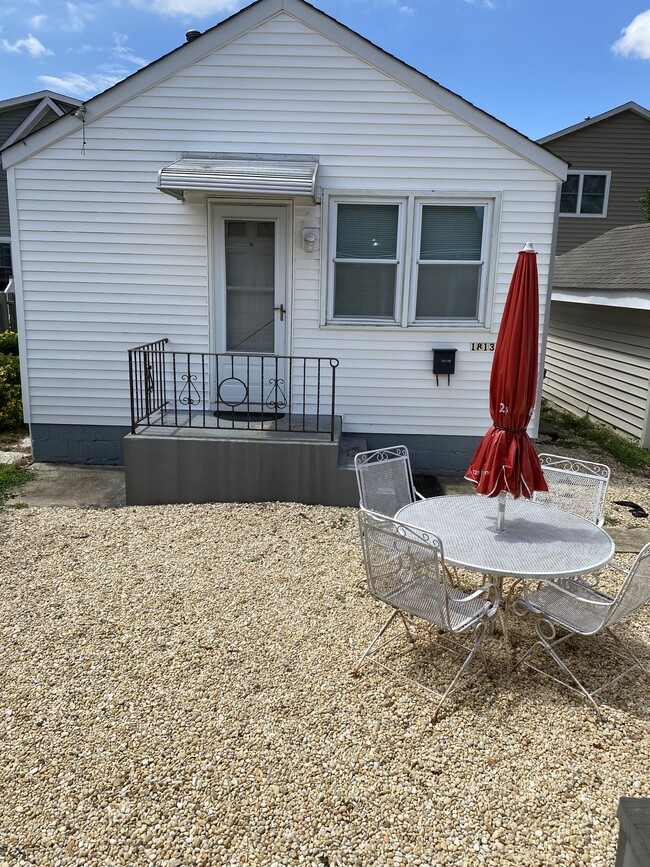 Building Photo - 1813 Pine Terrace Rental