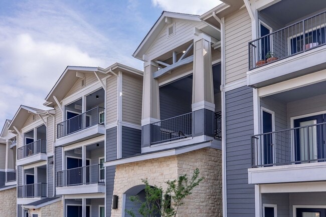 Exterior Vantage at Fair Oaks
