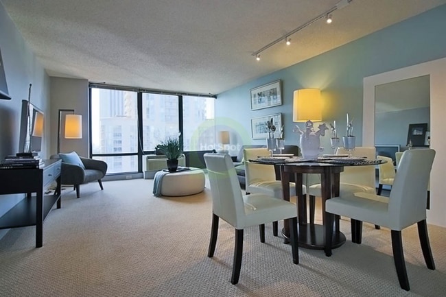 Photo - 253 E Wacker Dr