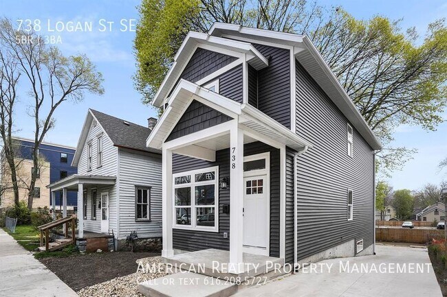 Photo - 738 Logan St SE