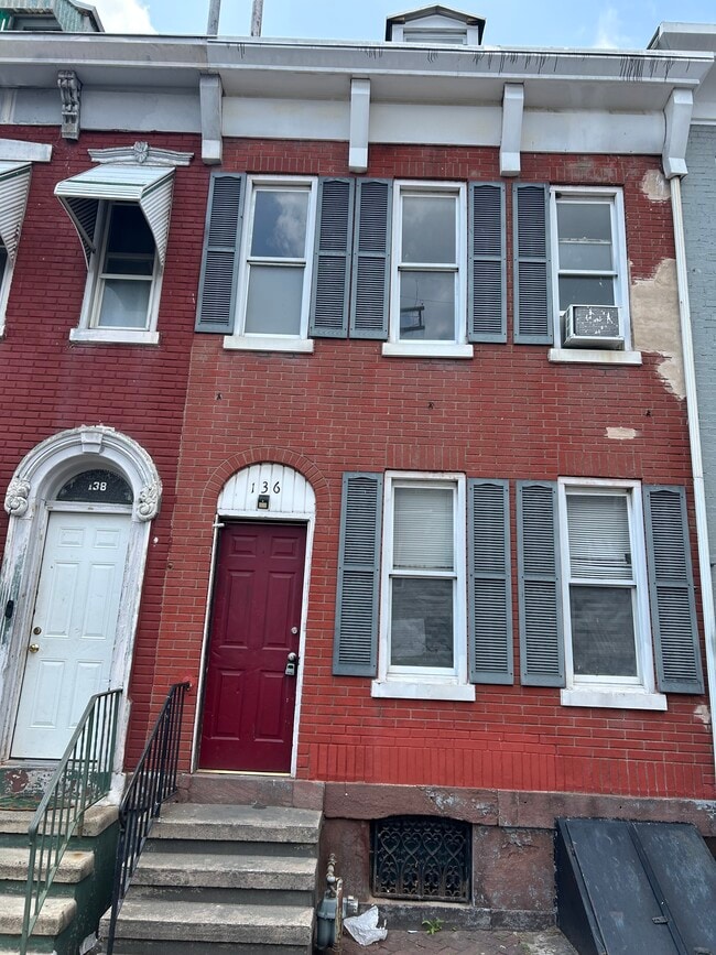 Building Photo - 136 S 12th St Rental
