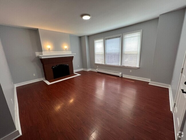 Building Photo - 677 Elm St Unit 2nd Fl Rental