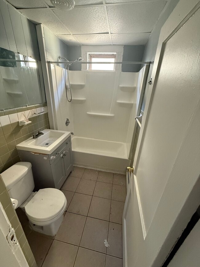 Photo - 76 Lounsbury Ave Unidad 2nd floor