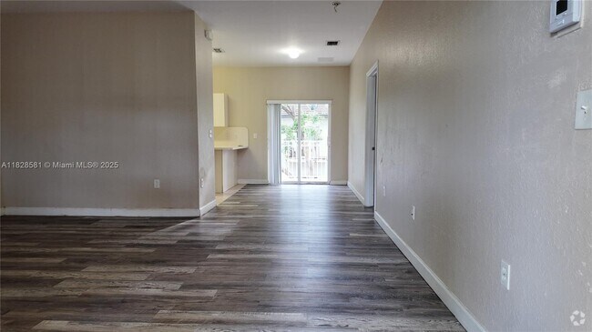 Building Photo - 374 NE 27th Ave Unit 203 Rental