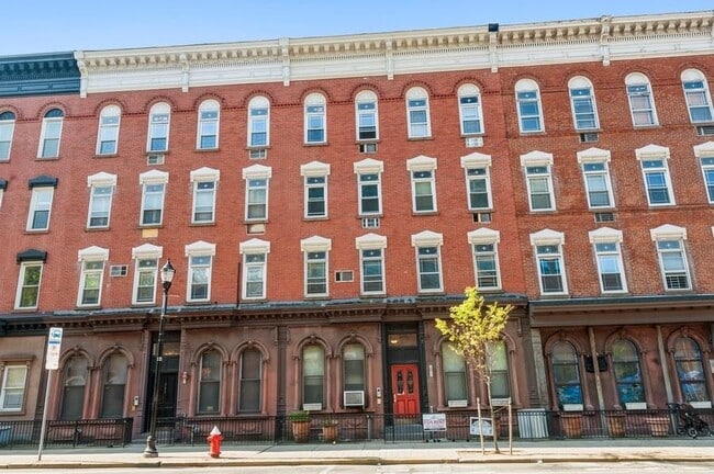 Building Photo - 207 14th St Unit 3L