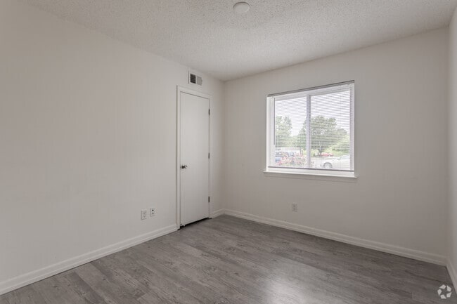 2BR,1BA,-975SF, The Brooke