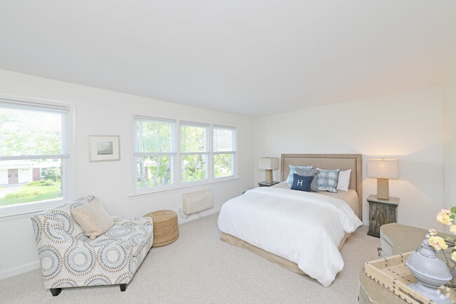 2 BR, 1 BA