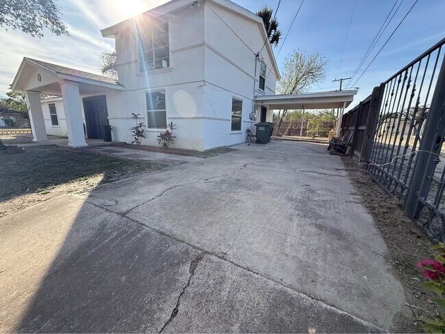 Photo - 233 S Iowa St