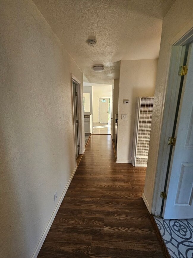 Photo - Parlk like setting Lower Lake Casa