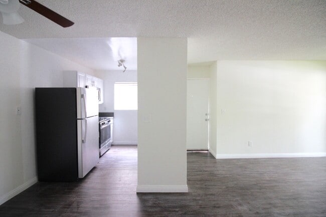 1012 E Acacia Ave
