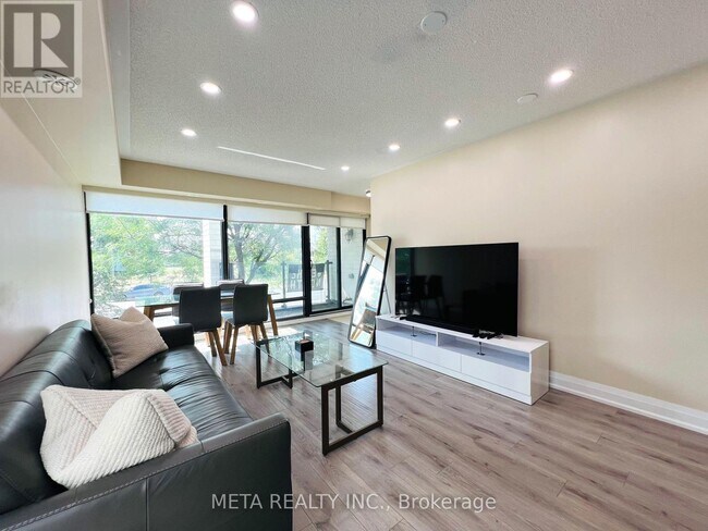 Photo - 138 Widdicombe Hill Blvd