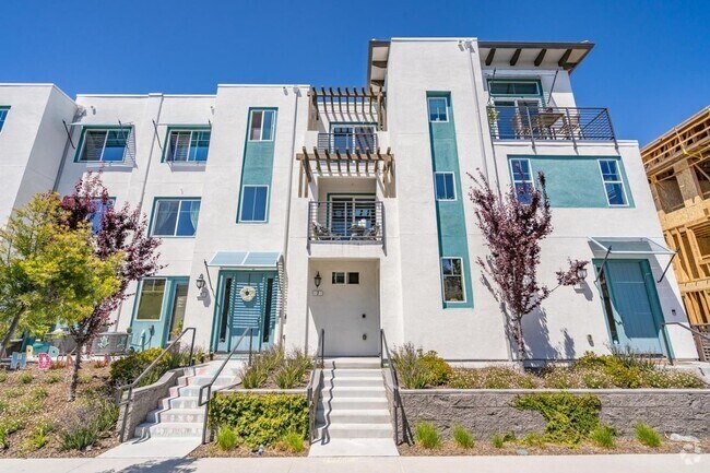Building Photo - PENTHOUSE CONDO IN COMMUNICATION HILL | 2B... Unit 2