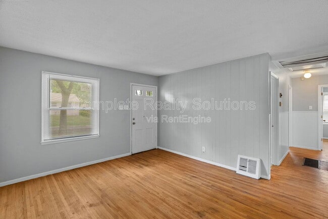 Photo - 416 Lanark Rd