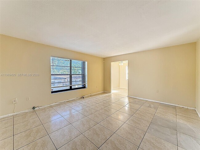 Photo - 2335 NE 172nd St Unit 8