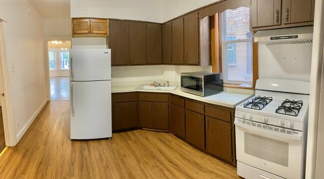 2513 W Pershing Rd