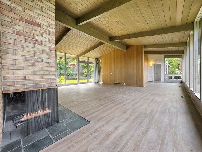 Photo - Vintage architectural home looking over Se...