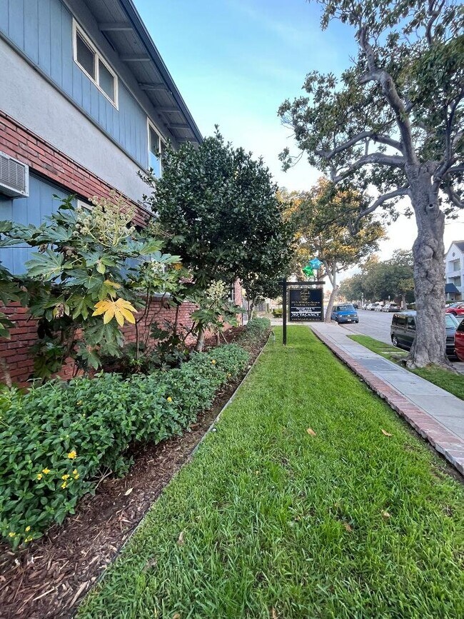 251 N El Molino Ave