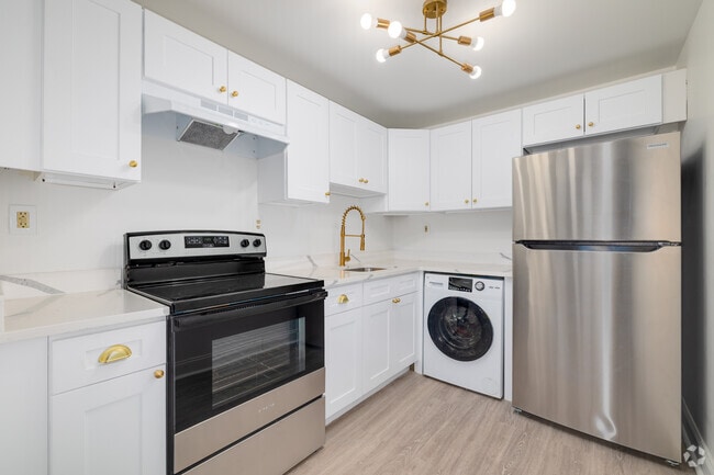 2BR, 1BA - 743SF - Kitchen - The Reserve at Barrington