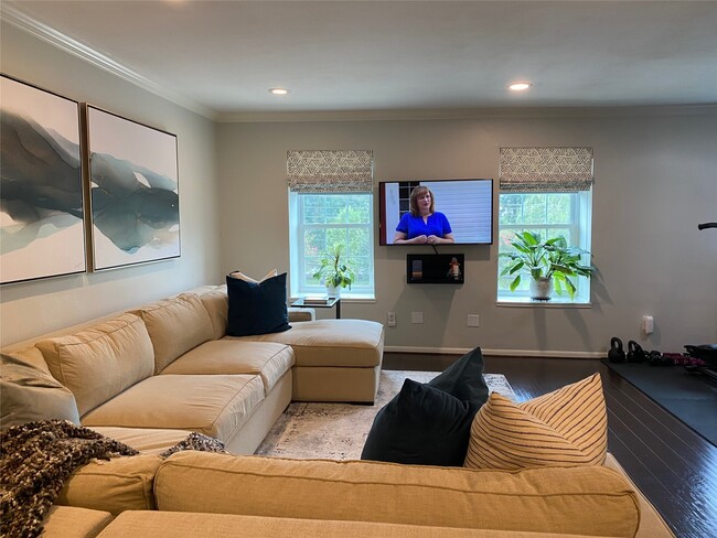 Photo - 351 N Post Oak Ln Unit True