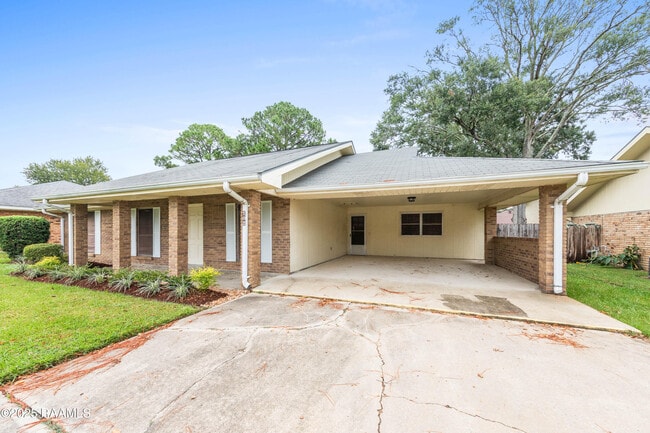 102 Wisteria Dr