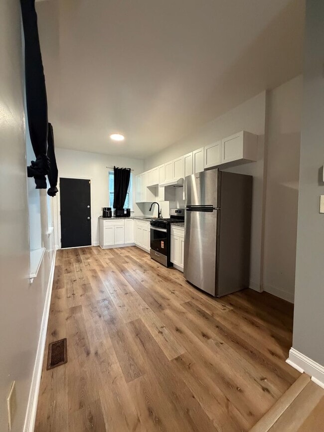 Photo - 1316 S May St