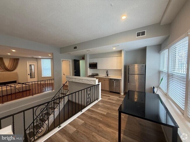 Building Photo - 718 S 7th St Unit 2 Rental