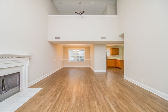 Photo - 1718 Chris Dr