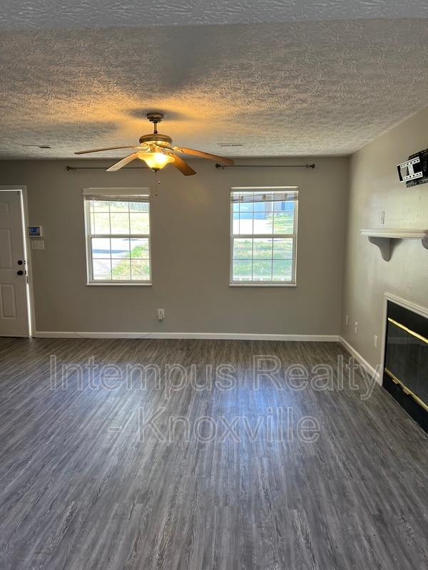 Photo - 6014 Waterbury Ln