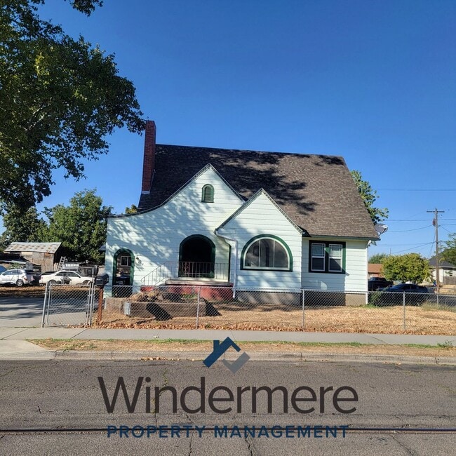 Photo - 604 W Cherry St
