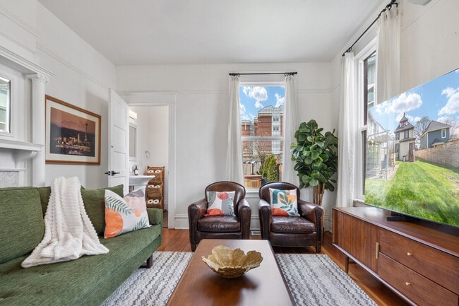 Building Photo - 1914 E Jefferson St