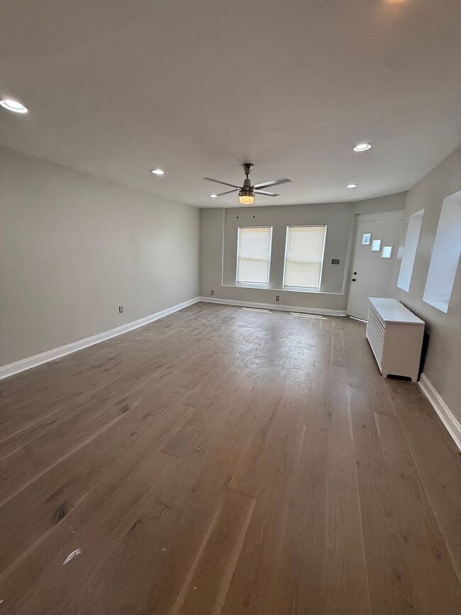 Photo - 2633 E Monmouth St Unidad Apt 1