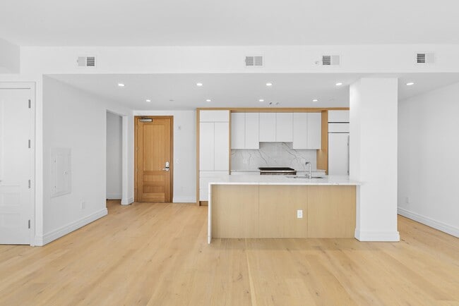 Photo - 720 Clinton St Unidad 502