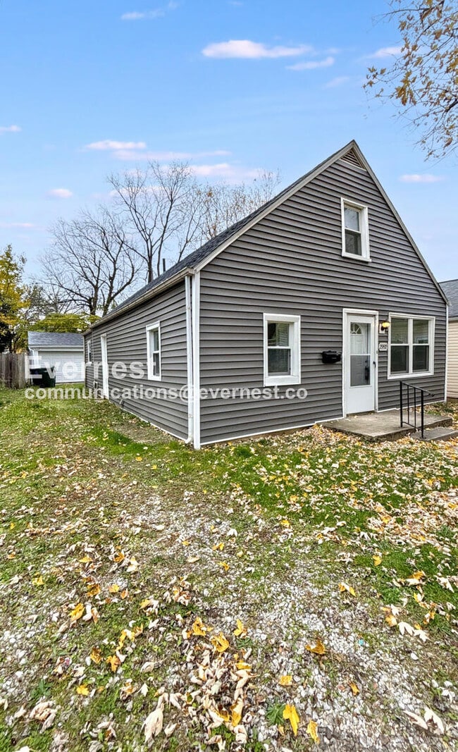 Photo - 2992 Pontiac St House