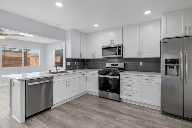 Photo - 9994 Parkdale Ave