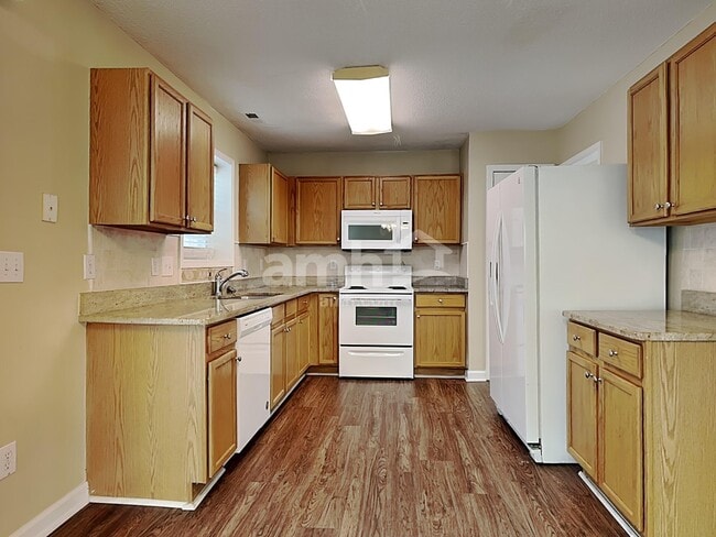 Photo - 409 Ascott Way