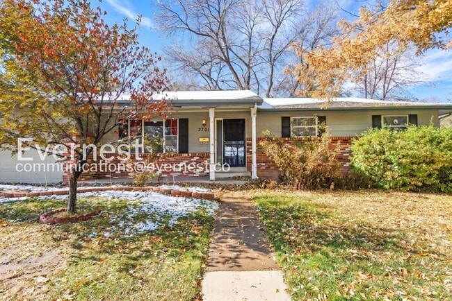 Building Photo - 4 Bed, 3 Bath Home with Fenced Yard & Garage / Available Soon!