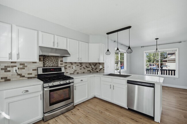 Photo - 2056 Calhoun Ct
