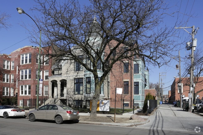 Building Photo - 1418 W Addison