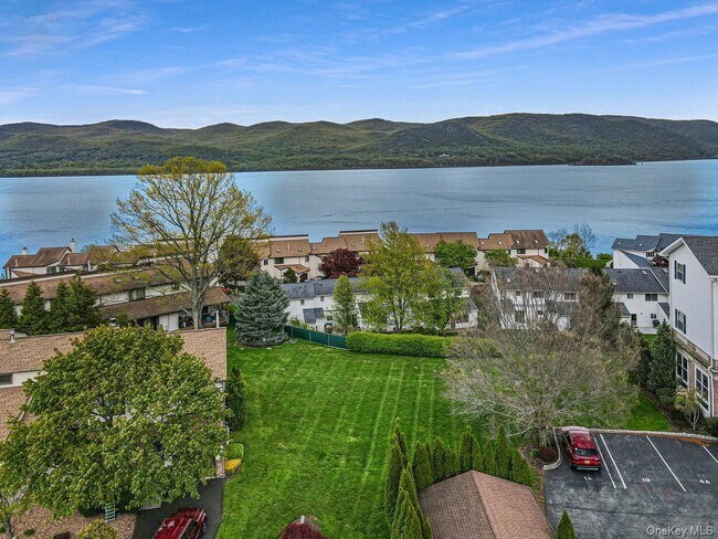 Photo - 729 Hewitt Ln