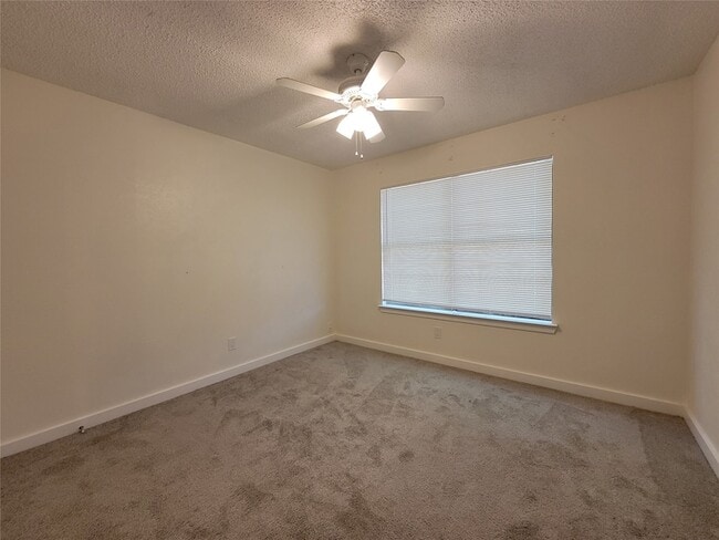 Photo - 10652 Hamlin Dr