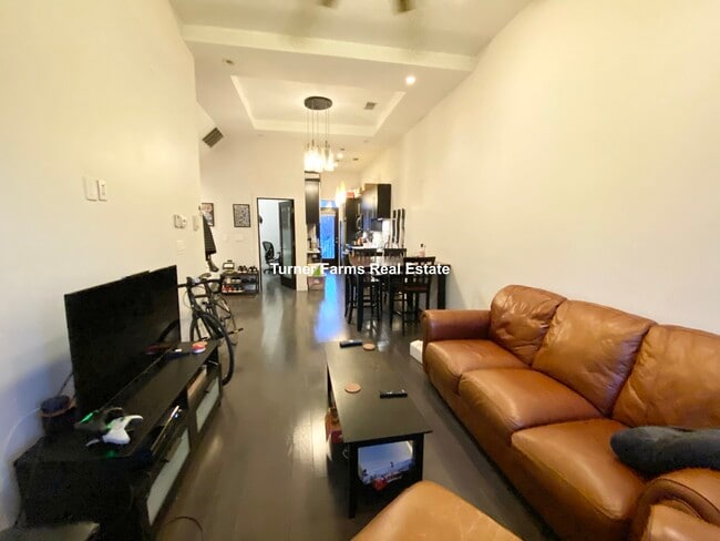 Photo - 25 Worthington St