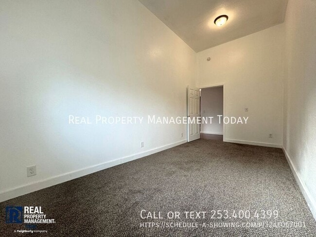 Building Photo - 2817 9th St SW Unit 2