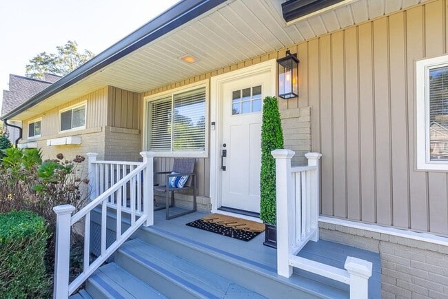 Photo - 1507 Cortez Ln NE