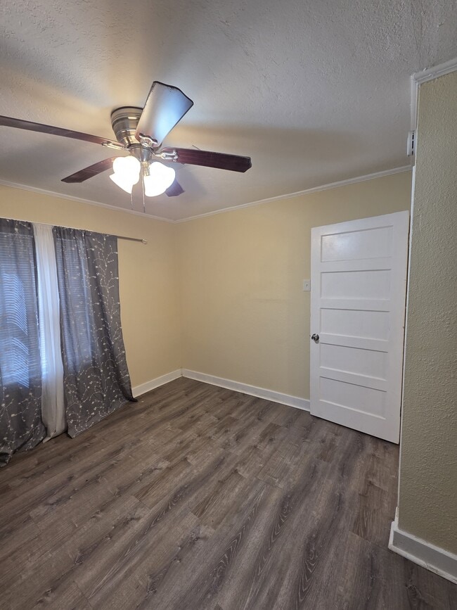 Photo - 401 W Dewey Ave House