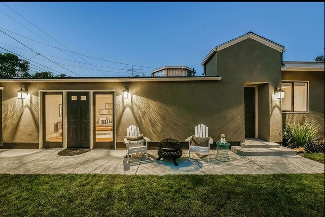 1700 1/2 Pearl - 30% Rental Fee - 1700 1/2 Pearl - 30% Rental Fee