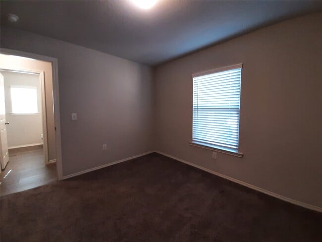 Building Photo - 221 Stalwart Hl Trl