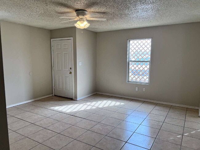 Photo - 2 Bedroom with Large Fenced Yard! Unit 2