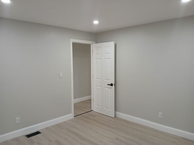 Building Photo - 150 Melville Ct